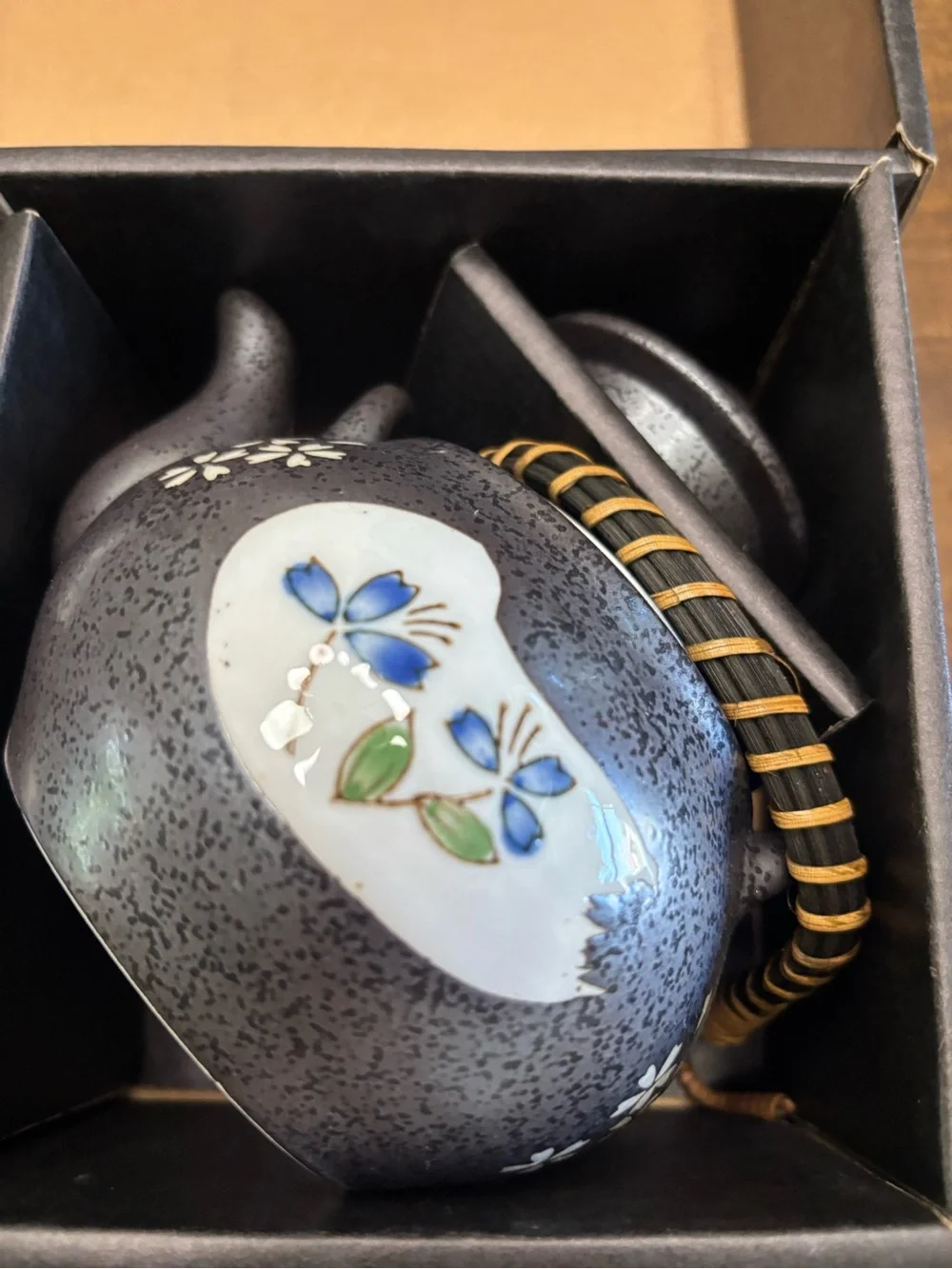 New in box five piece porcelain Japanese tea pot set. Teapot holds two cups
